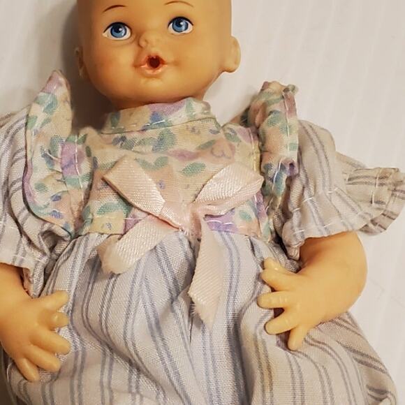 Vintage Horsman baby doll. 6" tall. Pre-owned, good shape - Picture 6 of 10